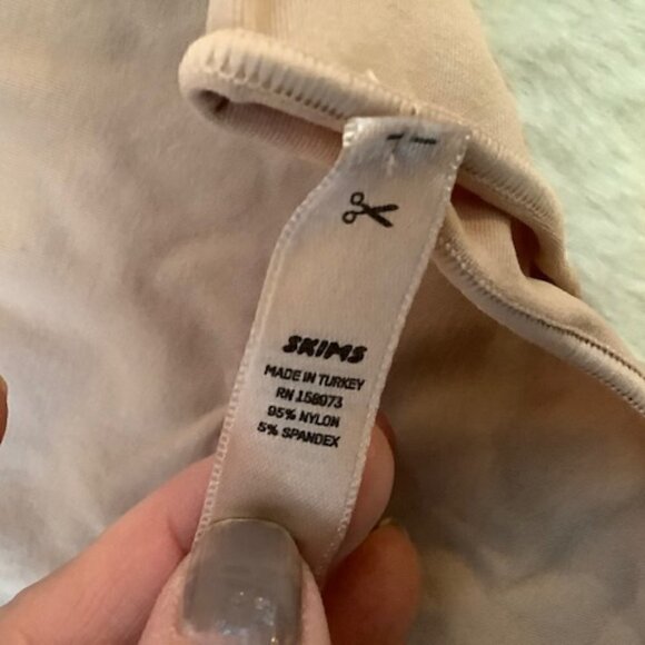 💕 SKIMS 💕 (Sandstone) Crew Neck Log Sleeve Bodysuit-NEW - Picture 7 of 7